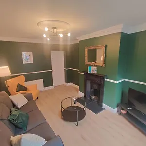  Holiday home Modern 4 Bedroom Townhouse In City Centre Ireland